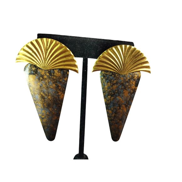 Vintage 80's Dangle Post Back Earrings, Metal Shell Fan Splatter Paint 1980's - Picture 1 of 3